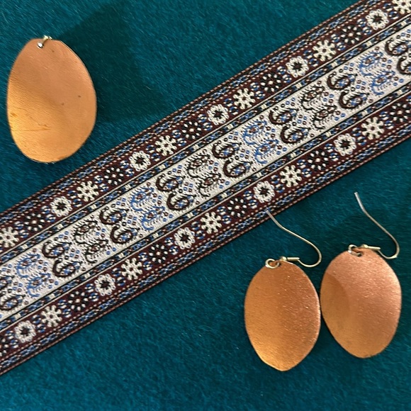 Dreamy azure blue & copper 3-piece set of oval pendant & matching earrings - Picture 3 of 4
